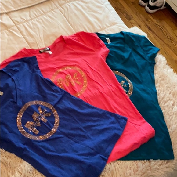 Girl blouse  size small,M,xL 👚 the 3 for $20 - Picture 1 of 2